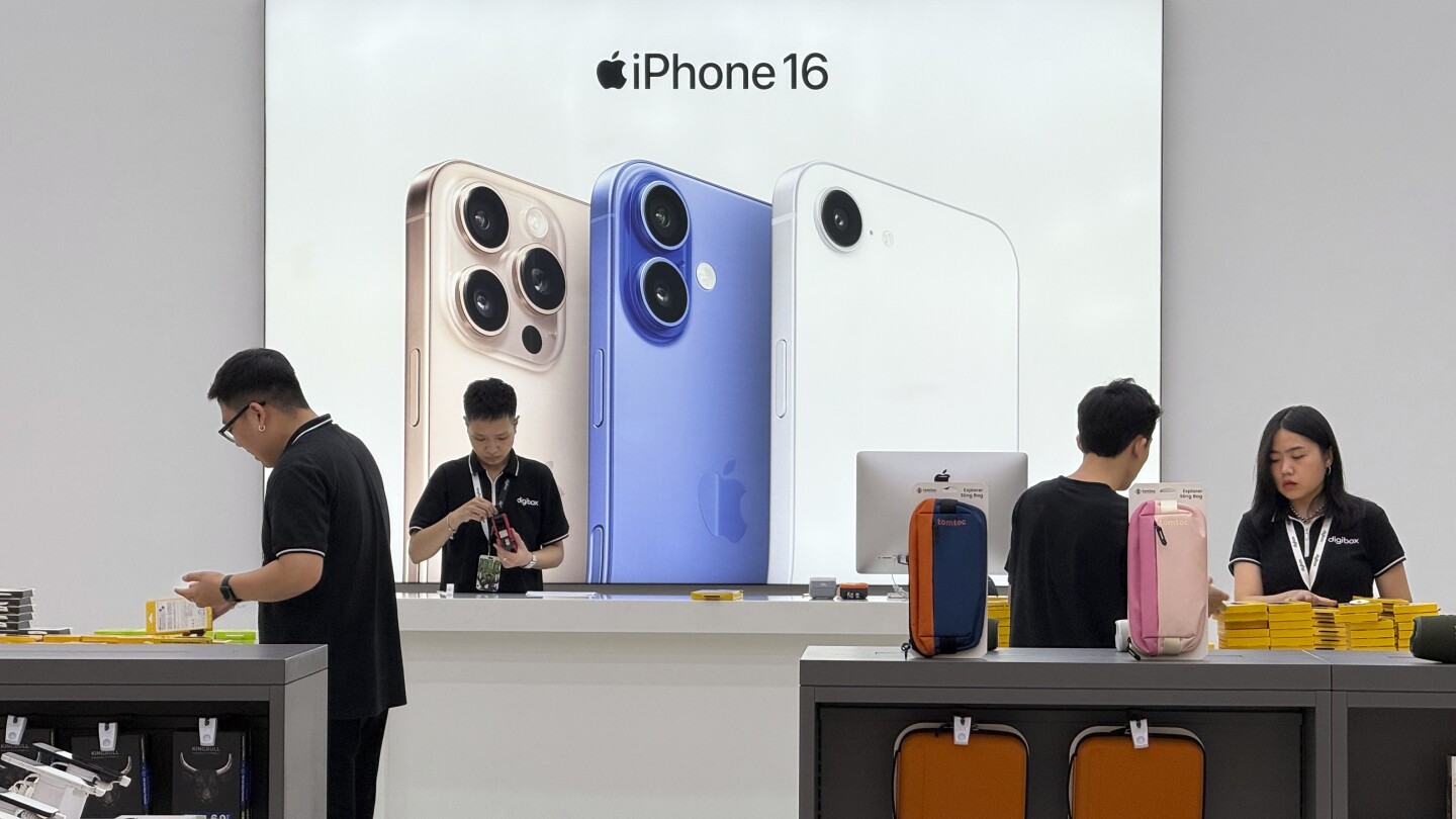 Confusion Persists Over Trump’s Tariffs on Smartphones and Electronics